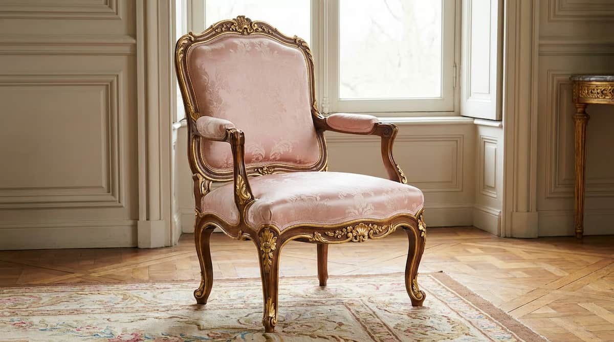 Interior elegant inspirat de stilul rococo